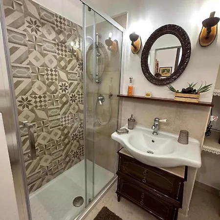 Emy House بيشيلي